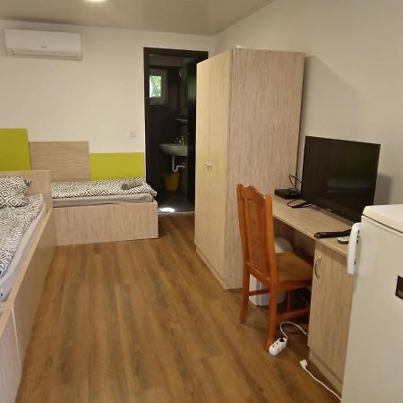 Tiszaliget Apartman Es Szallo Сольнок Екстер'єр фото