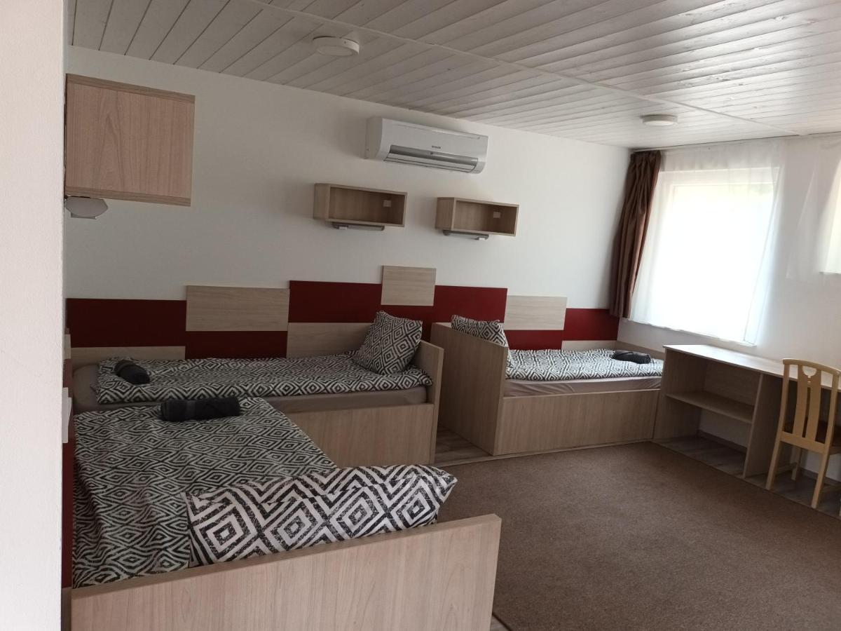 Tiszaliget Apartman Es Szallo Сольнок Екстер'єр фото