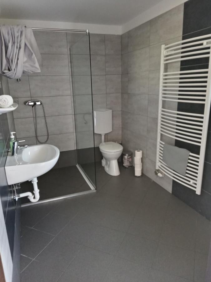 Tiszaliget Apartman Es Szallo Сольнок Екстер'єр фото