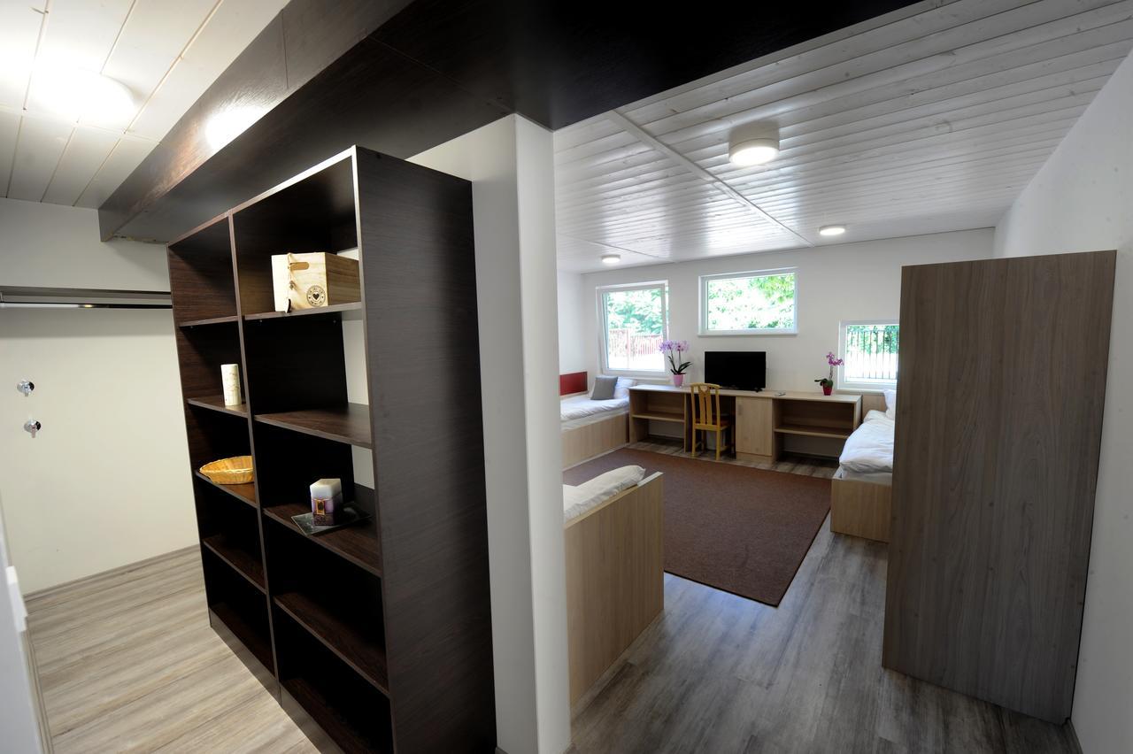 Tiszaliget Apartman Es Szallo Сольнок Екстер'єр фото