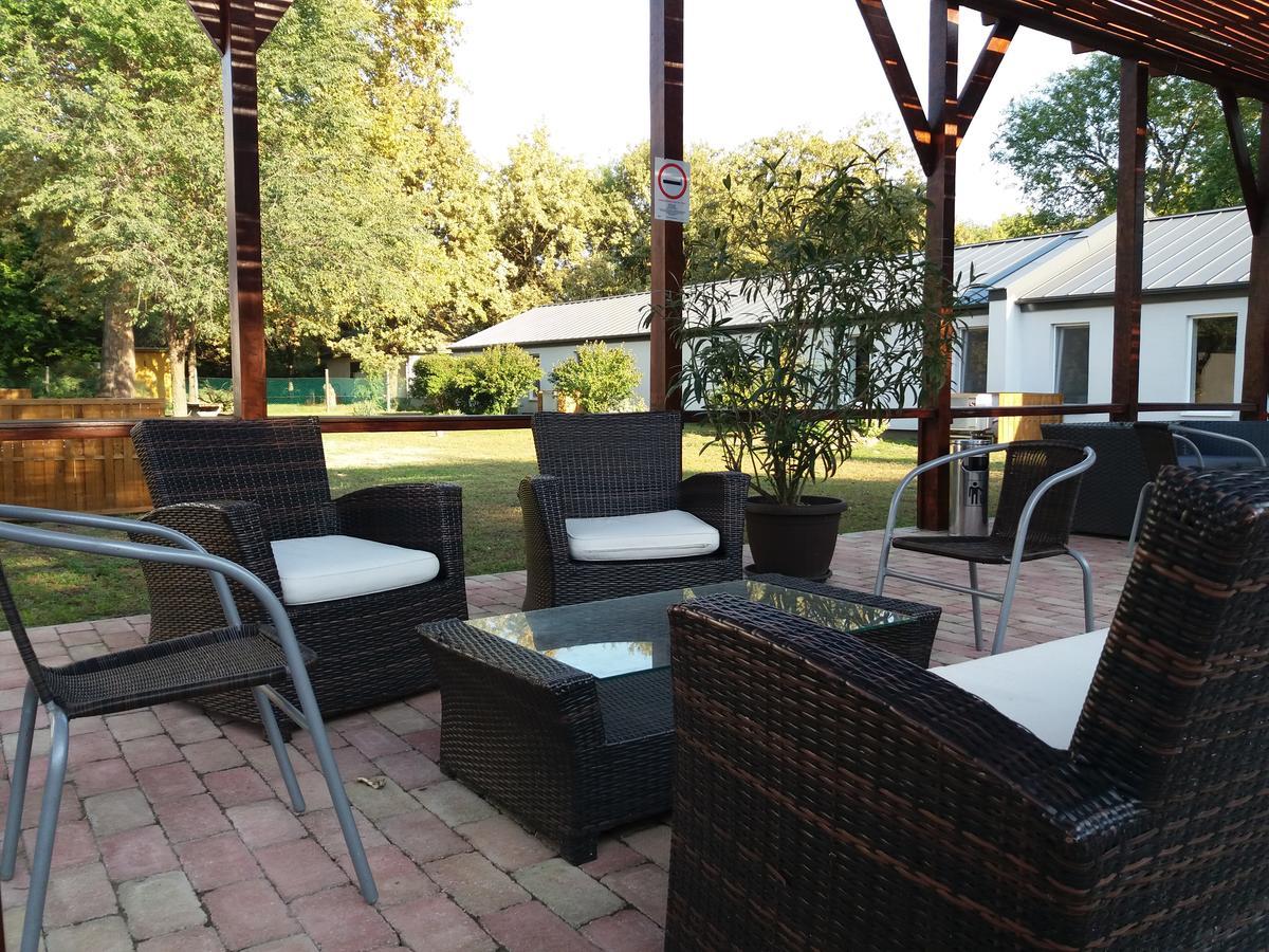 Tiszaliget Apartman Es Szallo Сольнок Екстер'єр фото