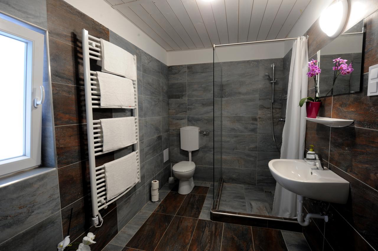 Tiszaliget Apartman Es Szallo Сольнок Екстер'єр фото
